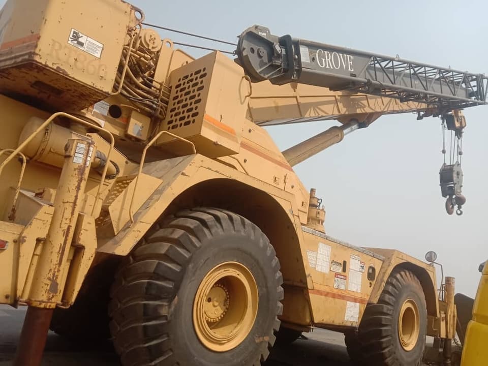 Rough-terrain mobile crane
