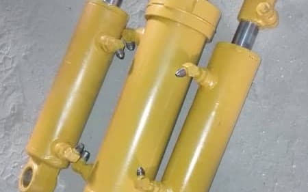 Hydraulic cylinders in the Eumid store